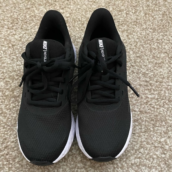 Nike Shoes - Nike Revolution 5 running shoe